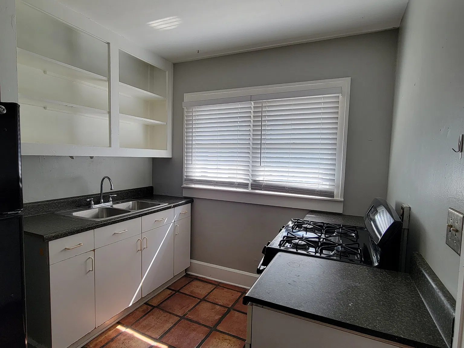 1116 Highland St N — Photo 3