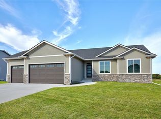16327 Ironwood Ln, Urbandale, IA 50323