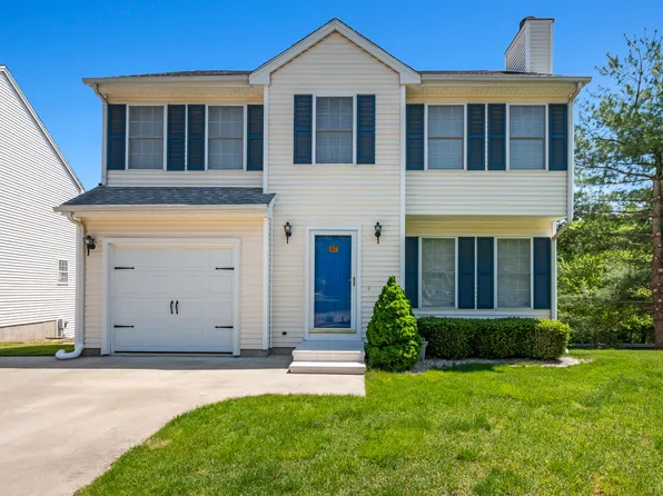 57 Lucy Circle #57, Wallingford, CT 06492