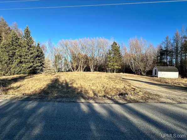 6842 L Rd, Escanaba, MI 49829