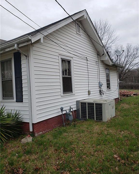 2nd image of 221 Griclar St