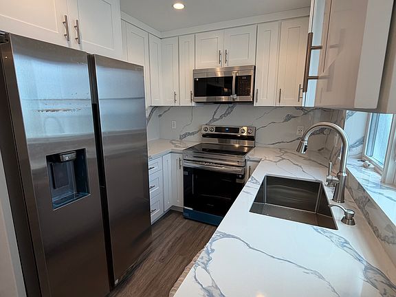 2nd image of 443 1/2 S Bedford Dr #1/2
