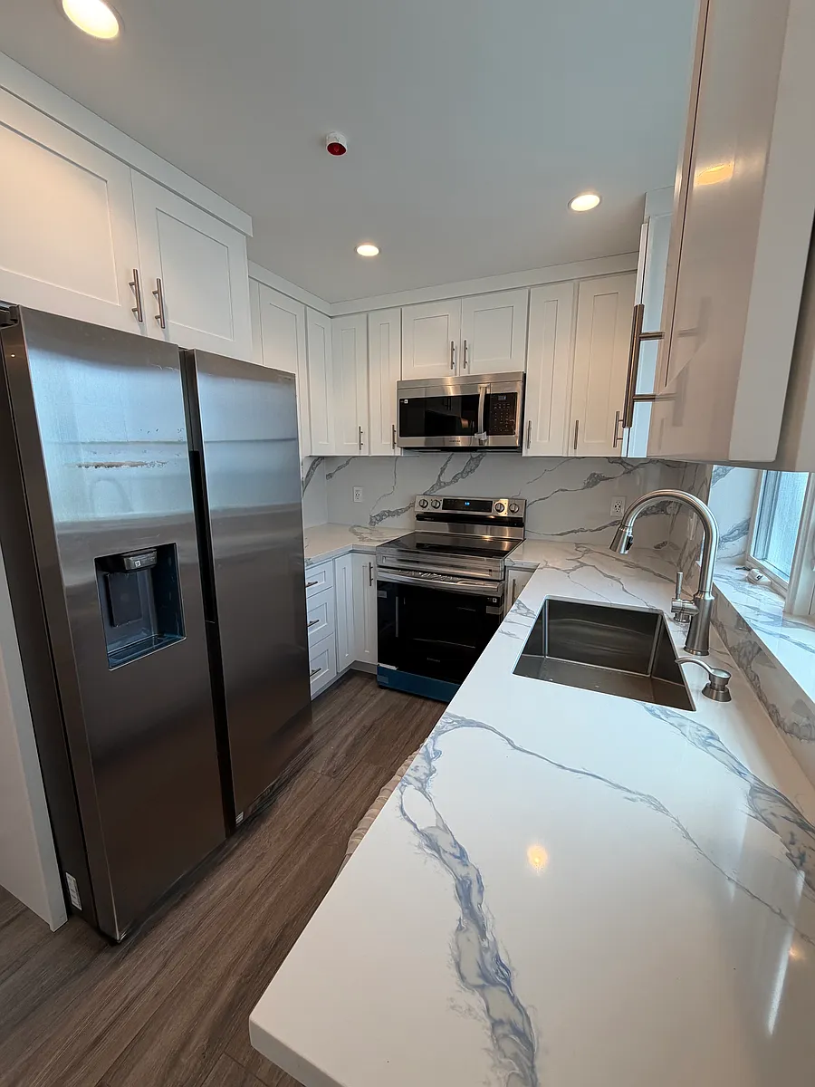 Building Photo - 443 1/2 S Bedford Dr #1/2