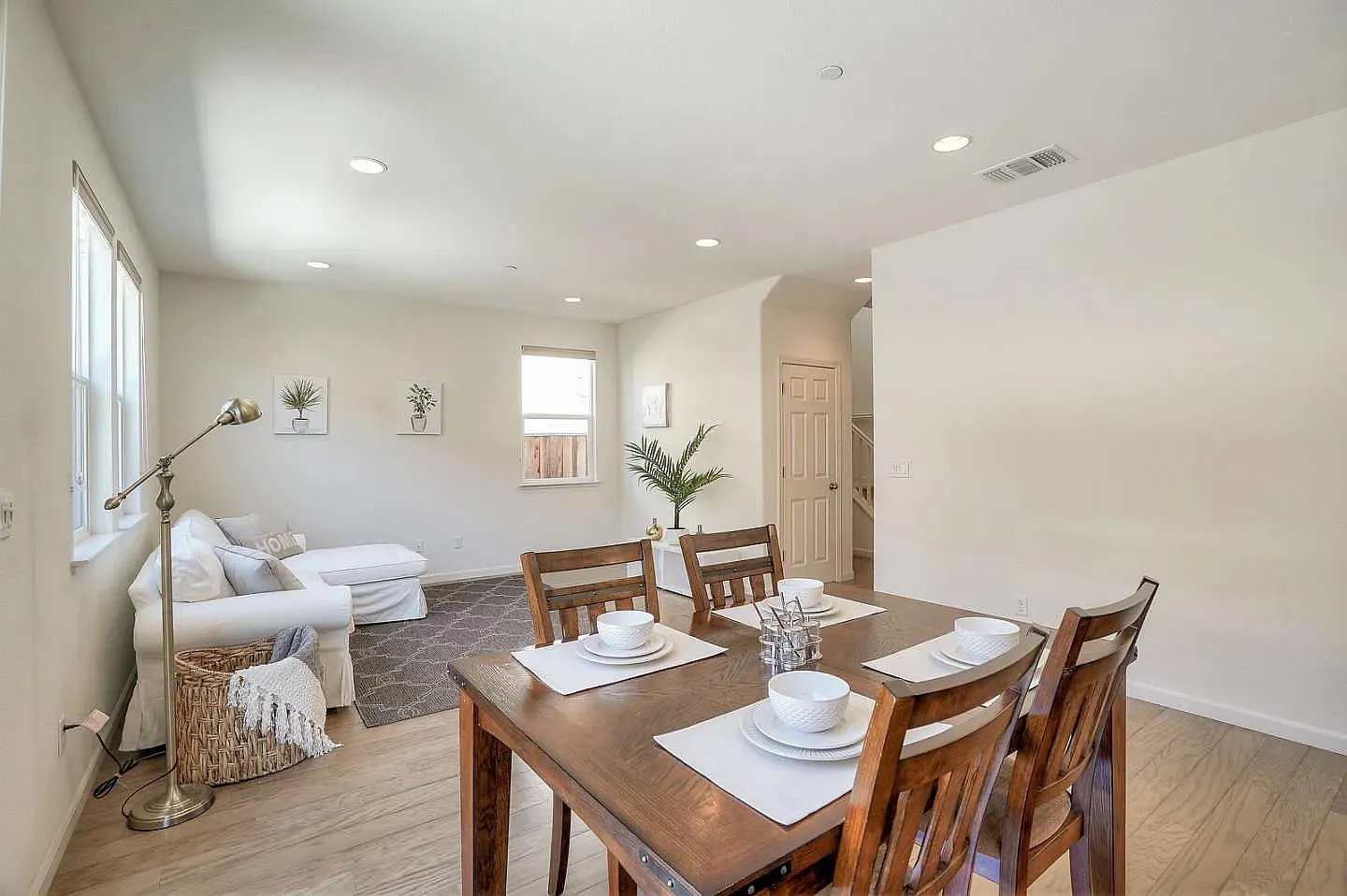 4 bed, 2.5 bath, 1817 sqft, $4,200 — Photo 4