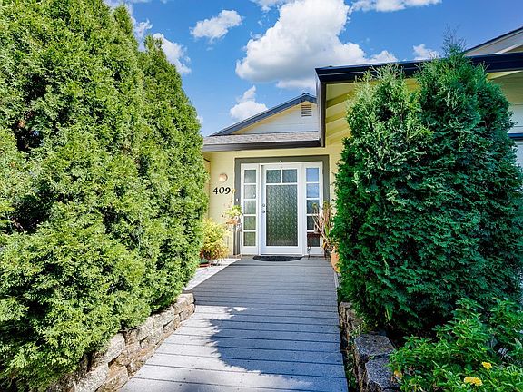 3rd image of 409 Oak Brook Place