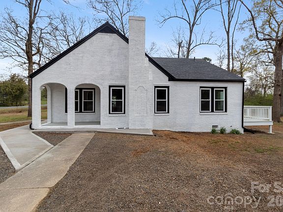 3rd image of 24460 Endy Rd