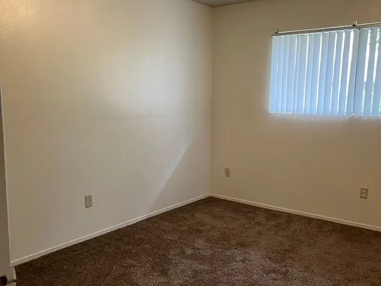 25380 Park Ave — Photo 18