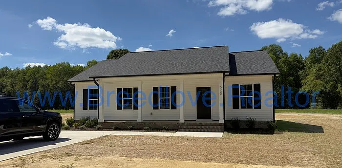 3 bed, 2.0 bath, 1370 sqft, $2,100 — Photo 1
