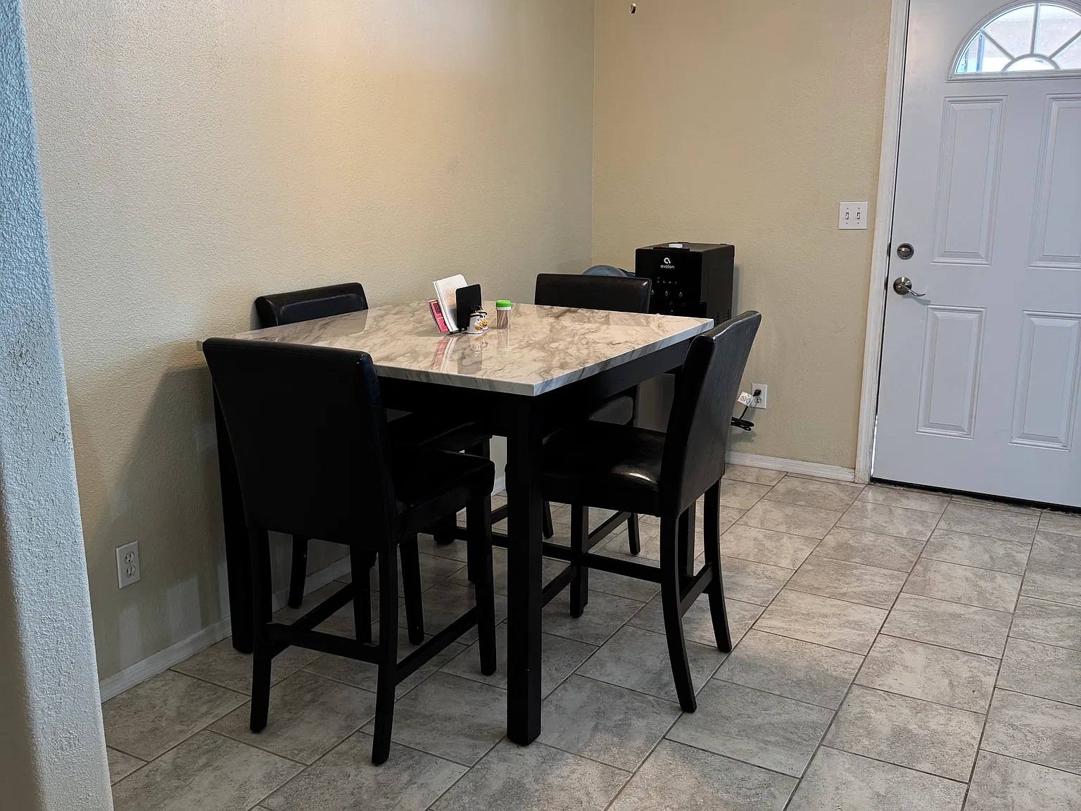 3 bed, 1200 sqft, $900 — Photo 3
