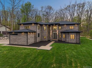 6675 College Park Dr, Clarkston, MI 48346
