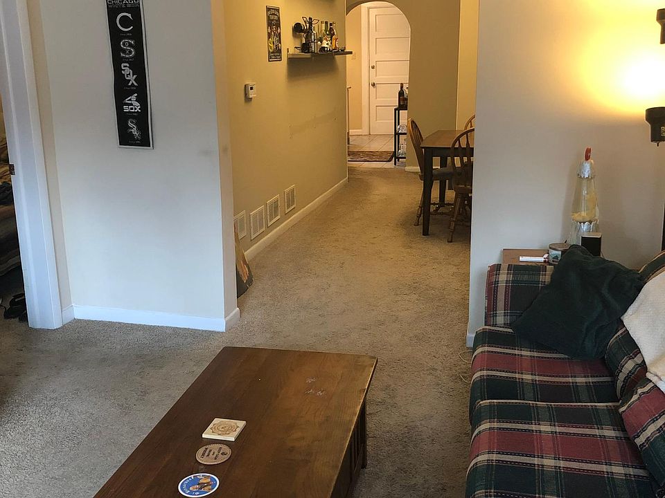 2nd image of 2027 W Homer St #2