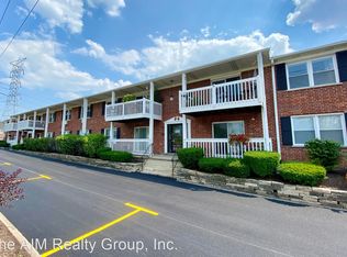 569 Maple Ave APT 5, Lisle, IL 60532