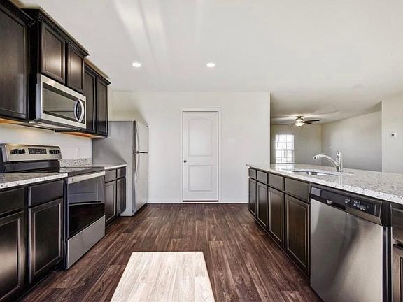 3rd image of 313 Riverdale Dr