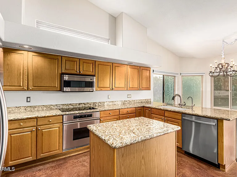 4704 E Hearn Rd — Photo 14