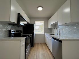 6301 SW 20th St, Pompano Beach, FL