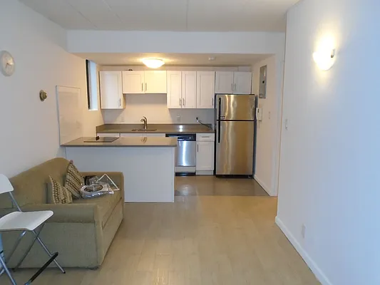 Rented by 18 REALTY | media 29