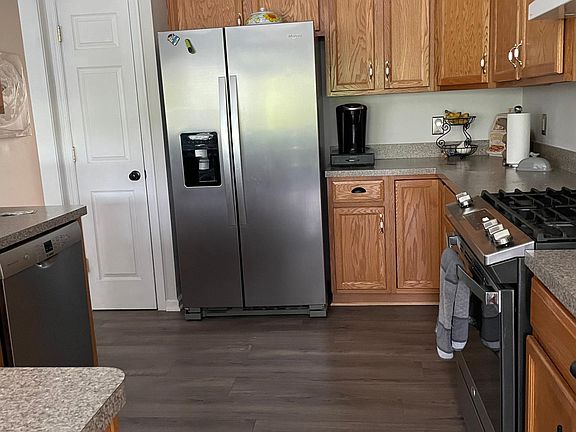 3rd image of 8 Buchanan Dr