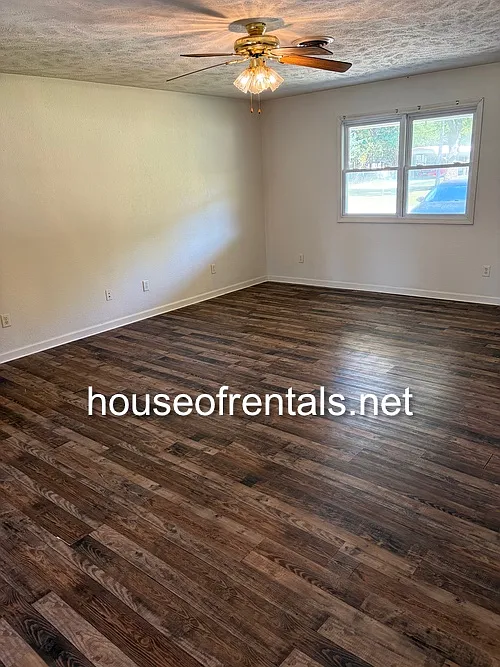 251 McNeil St - 1 — Photo 2