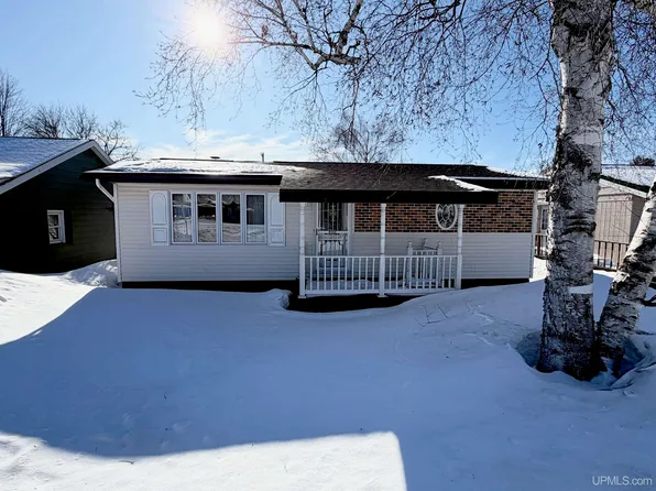 2009 Deer Lake Ave, Ishpeming, MI 49849