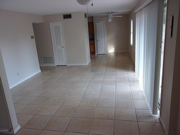5th image of 933 S Colonial Ct APT A