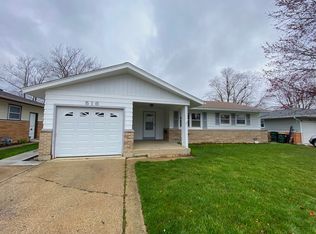 516 Landmeier Rd, Elk Grove Village, IL 60007