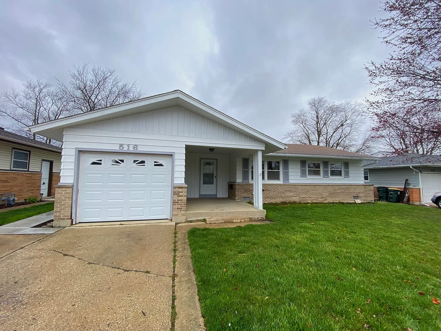 516 Landmeier Rd photo 1