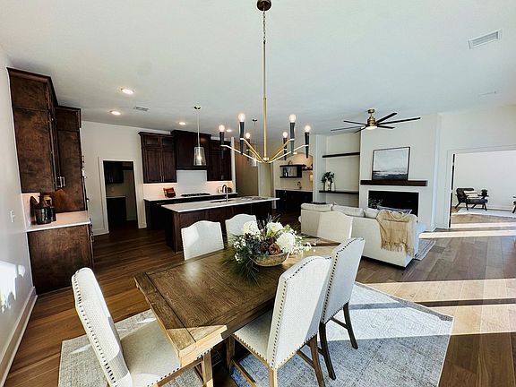 3rd image of 3 E Via Roma St