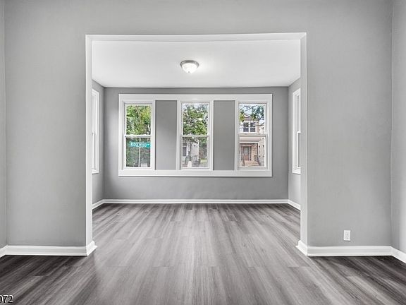 5th image of 304 Ridgewood Ave