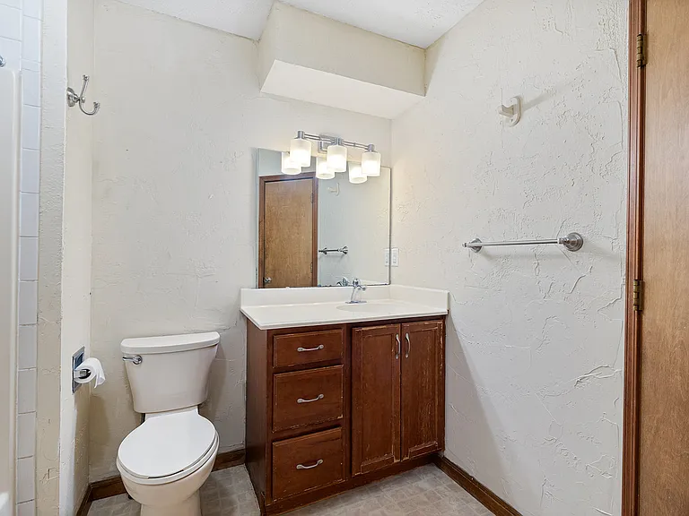 3749 N Pickwick Ave — Photo 20