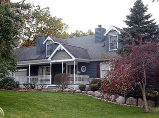 985 Abbey Ln, Milford, MI 48381