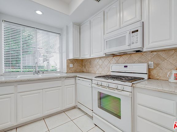 4th image of 10004 Reseda Blvd Unit B