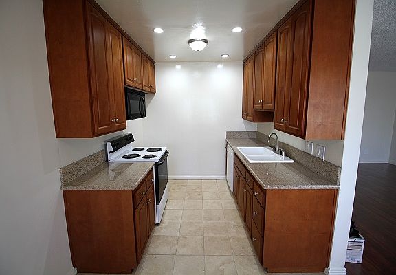 3rd image of 301 Knob Hill Ave #Bf7aa24c5