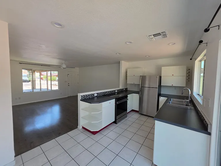1506 E Palmdale Dr — Photo 26