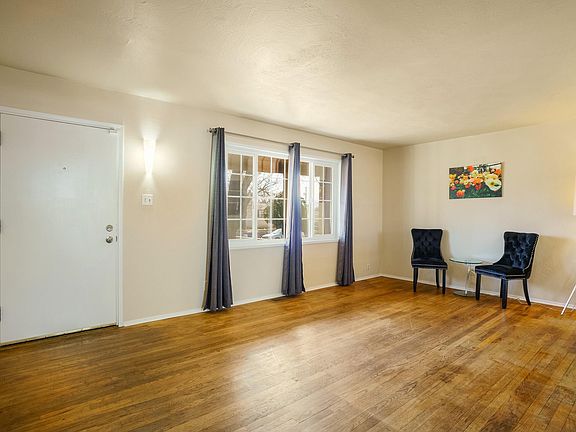 5th image of 2317 Valencia Dr NE