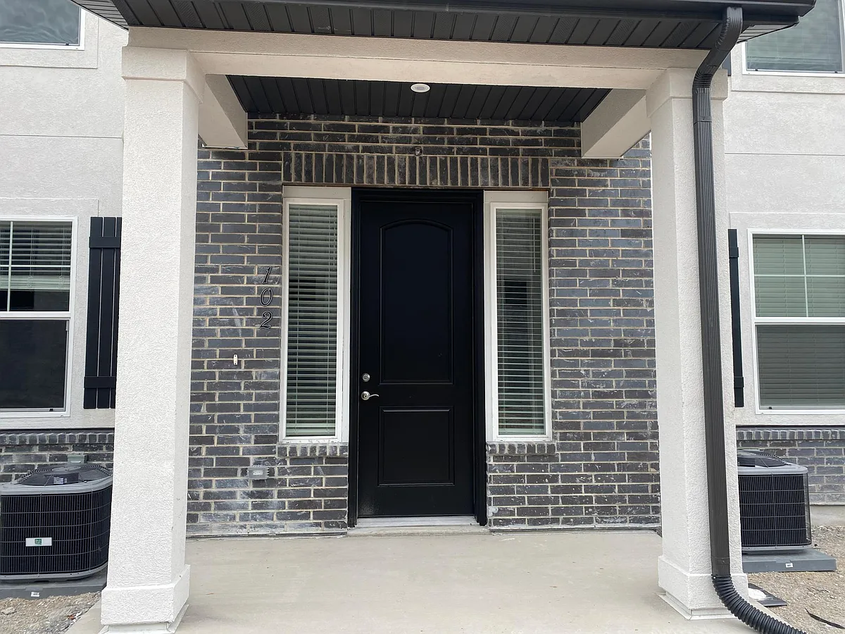 front door - 1997-3410 T #102