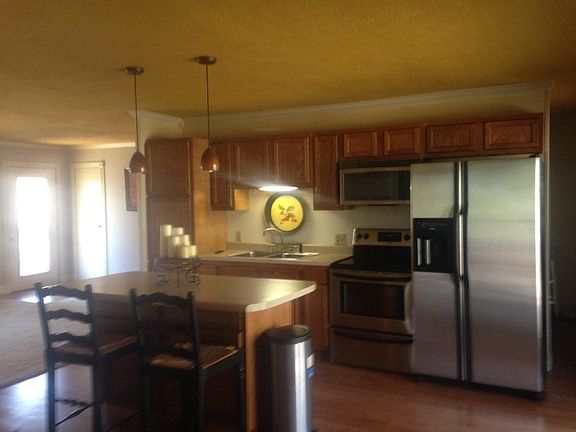 2nd image of 403 Renault Ave