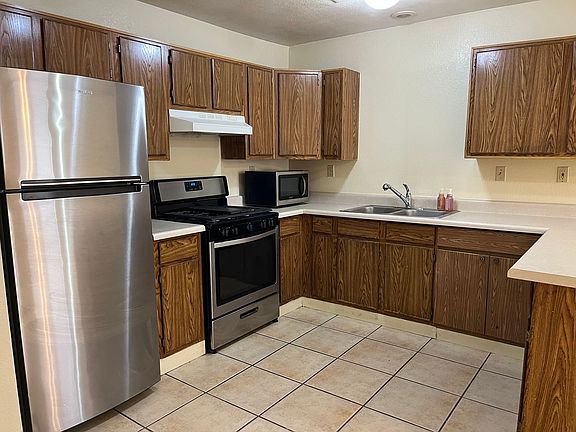 4th image of 6068 N Peak Cir