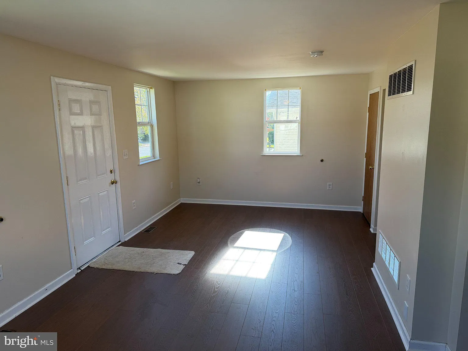 2 bed, 1.5 bath, 900 sqft, $1,450 — Photo 4