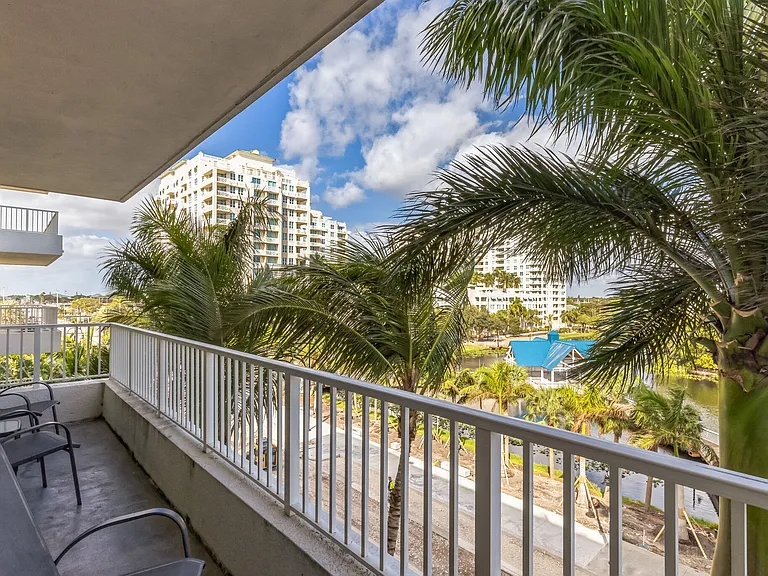 700 E Boynton Beach Blvd #511 — Photo 2