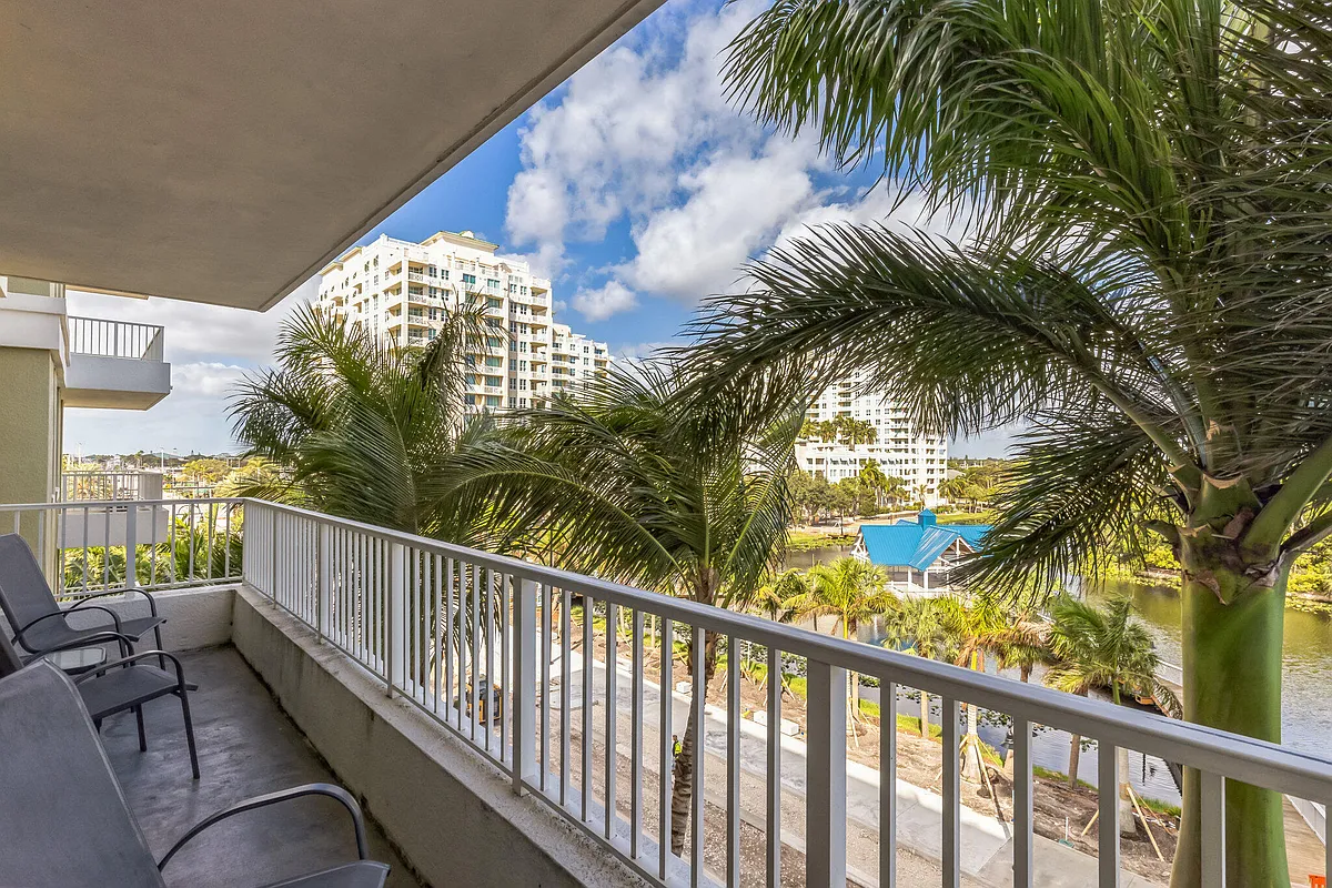Building Photo - 700 E Boynton Beach Blvd #511