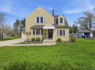 82 Allendale Rd, West Seneca, NY 14224