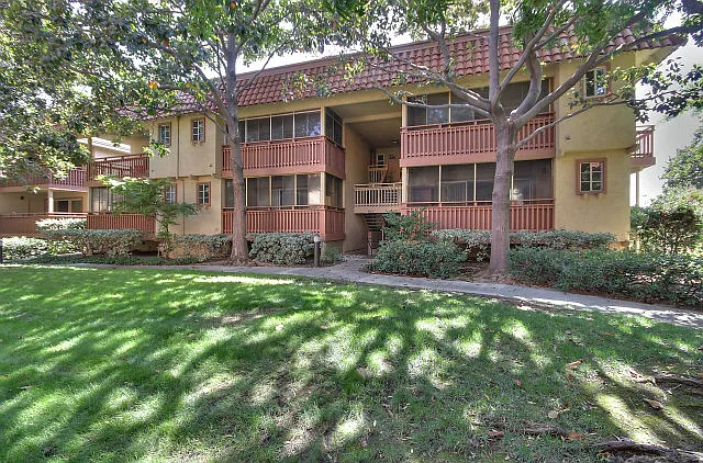 1063 Alta Mira Dr #B — Photo 2