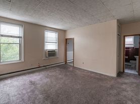 1325 W Porter St., Upper