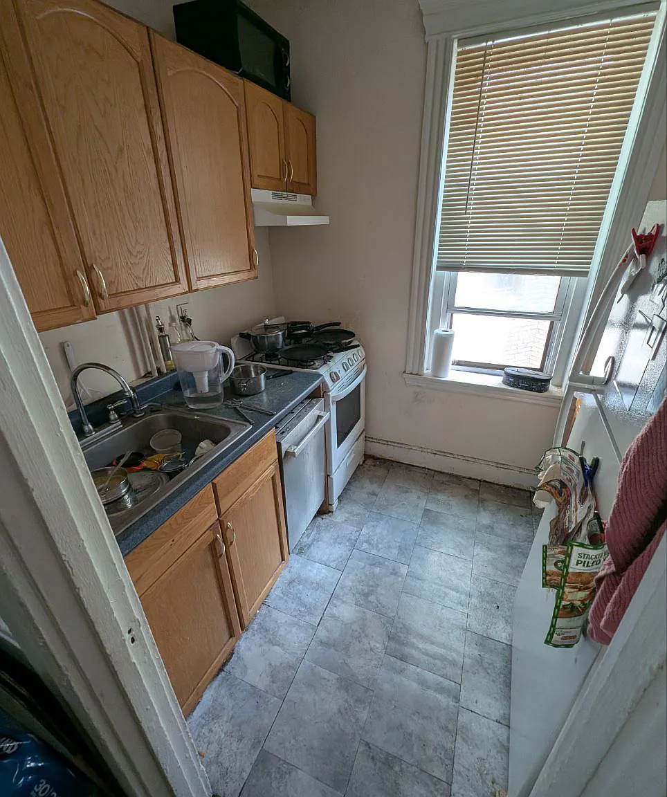 2 bed, 640 sqft, $3,050 — Photo 1