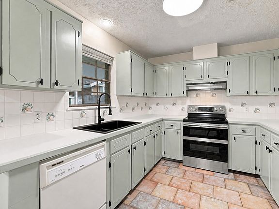 5th image of 305 Louis Dr
