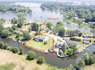 17097 Spahr Rd, Spring Lake, MI 49456