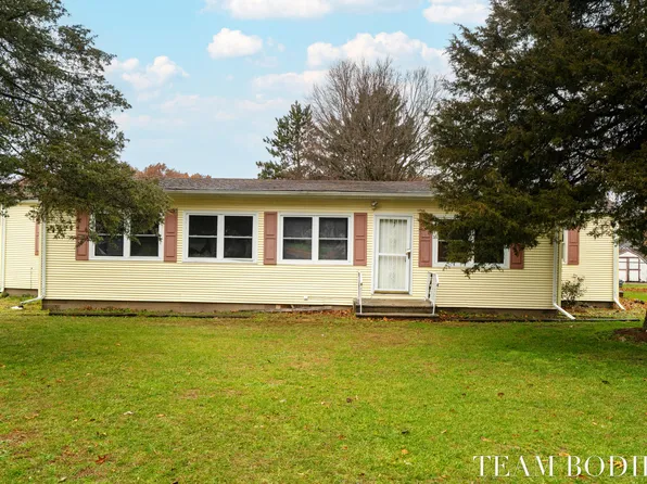 42658 82nd Ave, Decatur, MI 49045