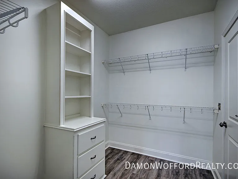 142 Lakeway Dr — Photo 20