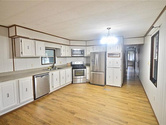 3rd image of 33 Sycamore Dr #33