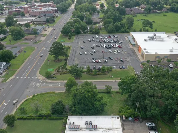 2203 W Main St #1, Russellville, AR 72801